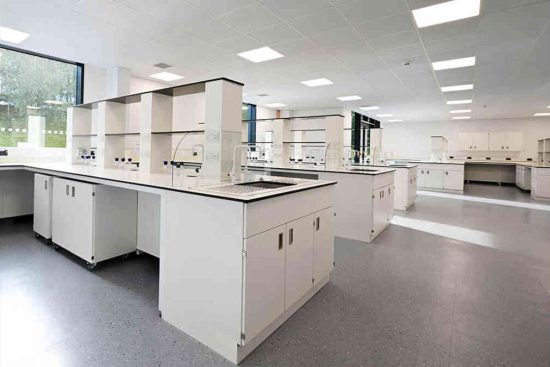 Everything You Need to Know About Medical Laboratory Furniture (1)