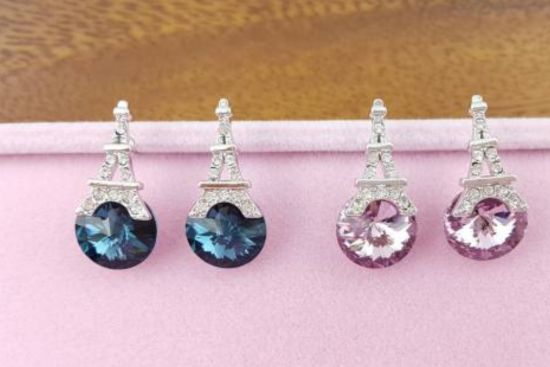 How to Pick the Perfect Earrings for Face Framing